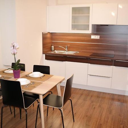 Riverside Apartman With Free Parking Gyor Exterior photo