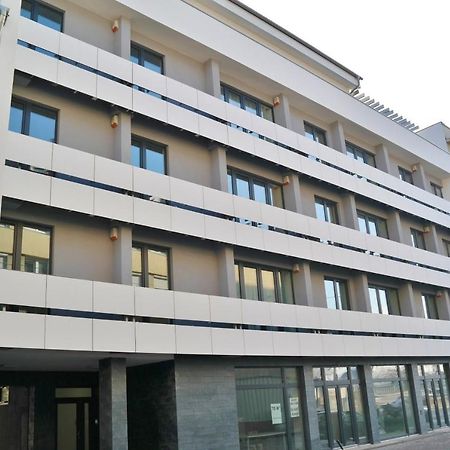 Riverside Apartman With Free Parking Gyor Exterior photo