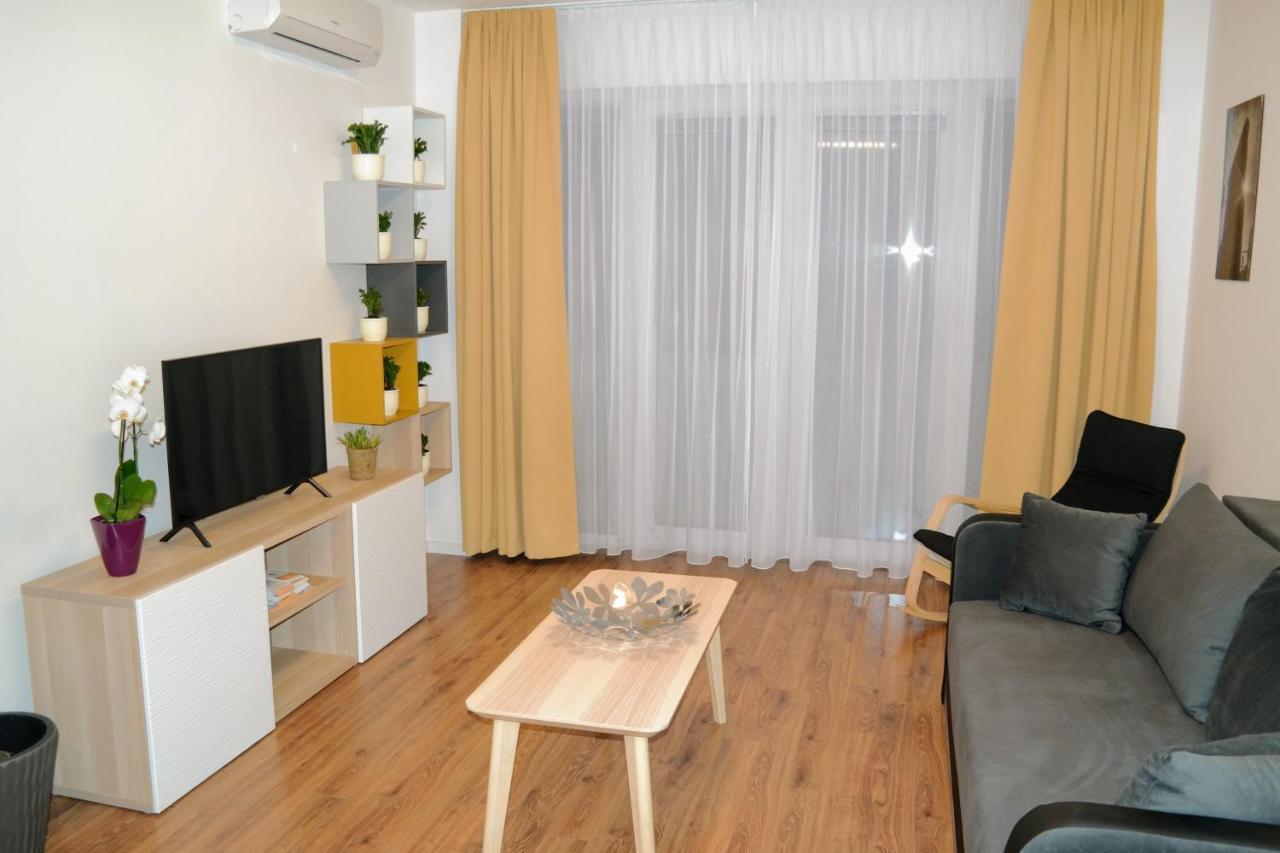 Riverside Apartman With Free Parking Gyor Exterior photo